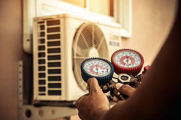 Professional Heat Pump Repair technician working in Santa Fe, NM